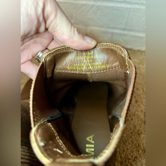 Mia Jody Boots 11 Luggage Brown Vegan Leather 2.5" Chunky Heels Pull On - Picture 5 of 9